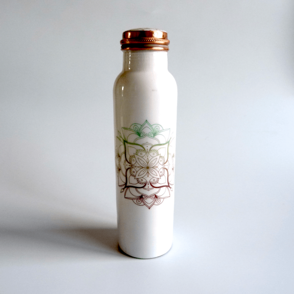 Rankų darbo varinė gertuvė su lotoso mandalos raštu (900 ml)